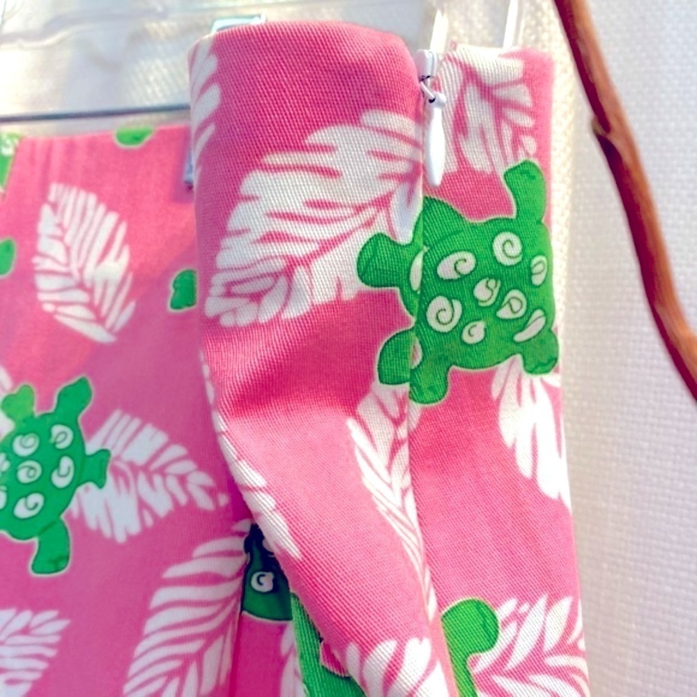 Women’s Briggs Petite Pink Green Turtles White Leaf Capri Cropped Stretch Pants - Picture 4 of 8